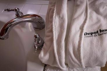 هتل Depot Inn & Suites