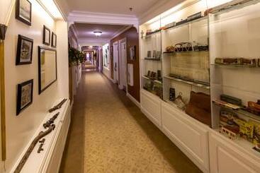 هتل Depot Inn & Suites