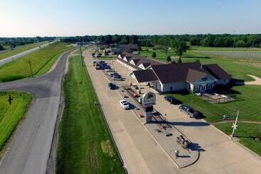 هتل Depot Inn & Suites