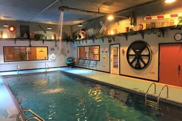 هتل Depot Inn & Suites