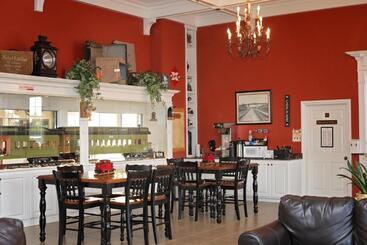 هتل Depot Inn & Suites