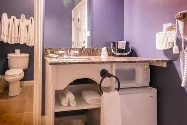 هتل Depot Inn & Suites