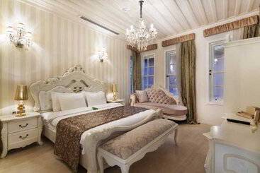 هتل Elegance East