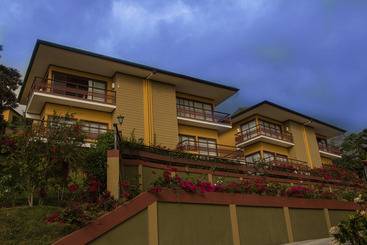 هتل Ficus Sunset Suites