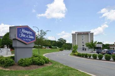 هتل Hampton Inn & Suites Greensboro/coliseum Area