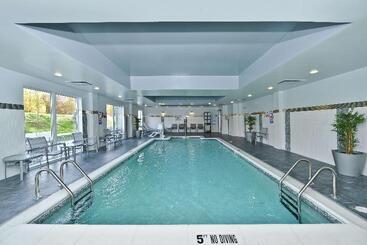 هتل Hampton Inn & Suites Greensboro/coliseum Area