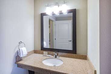 هتل Hawthorn Suites By Wyndham Williston