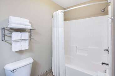 هتل Hawthorn Suites By Wyndham Williston