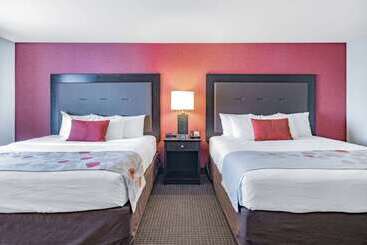 هتل Hawthorn Suites By Wyndham Williston