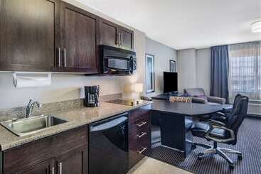 هتل Hawthorn Suites By Wyndham Williston