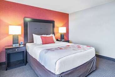 هتل Hawthorn Suites By Wyndham Williston
