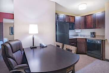 هتل Hawthorn Suites By Wyndham Williston