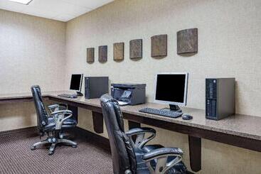 هتل Hawthorn Suites By Wyndham Williston