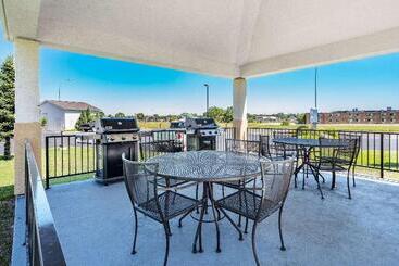 هتل Hawthorn Suites By Wyndham Williston