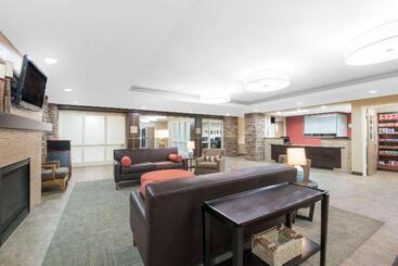 هتل Hawthorn Suites By Wyndham Williston