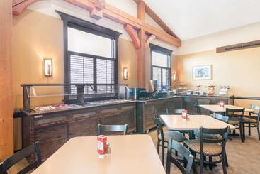 هتل Hawthorn Suites By Wyndham Williston