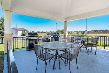 هتل Hawthorn Suites By Wyndham Williston
