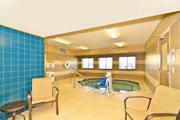 هتل Hawthorn Suites By Wyndham Williston