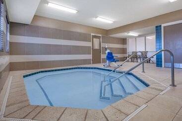 هتل Hawthorn Suites By Wyndham Williston