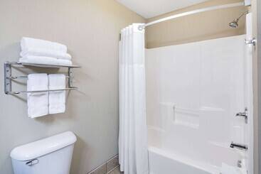 هتل Hawthorn Suites By Wyndham Williston