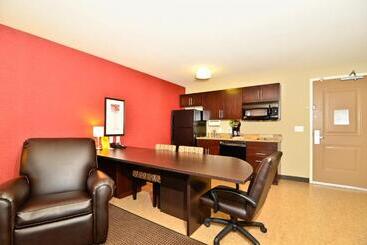 هتل Hawthorn Suites By Wyndham Williston