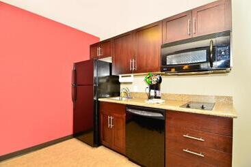 هتل Hawthorn Suites By Wyndham Williston