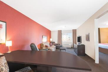 هتل Hawthorn Suites By Wyndham Williston