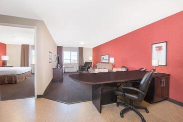 هتل Hawthorn Suites By Wyndham Williston