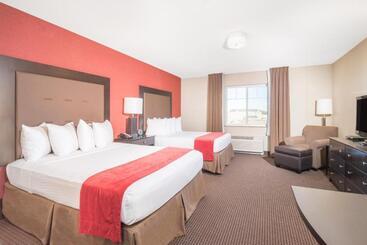 هتل Hawthorn Suites By Wyndham Williston