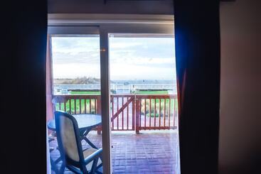 בית מלון כפרי Inn At The Prom Oceanfront