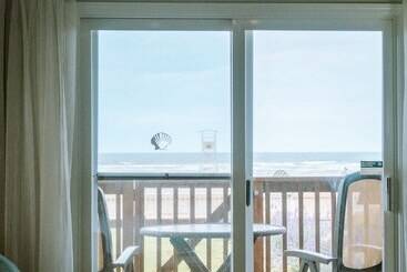 בית מלון כפרי Inn At The Prom Oceanfront