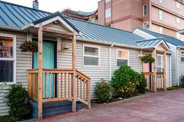 בית מלון כפרי Inn At The Prom Oceanfront