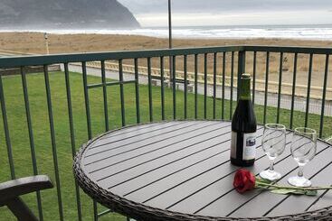 בית מלון כפרי Inn At The Prom Oceanfront