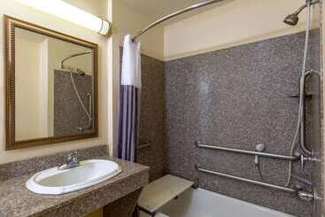 هتل La Quinta By Wyndham Dodge City