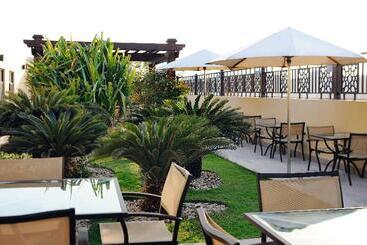 Mövenpick Hotel Apartments Al Mamzar Dubai