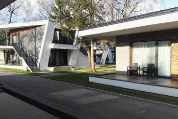 هتل Villas And Apartments Oaza