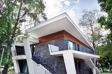 هتل Villas And Apartments Oaza