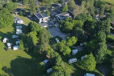 هتل Villas And Apartments Oaza