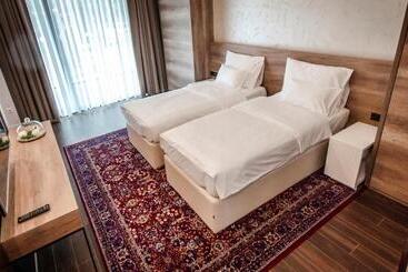 هتل Villas And Apartments Oaza