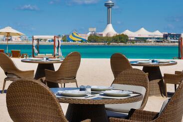 هتل The St. Regis Abu Dhabi