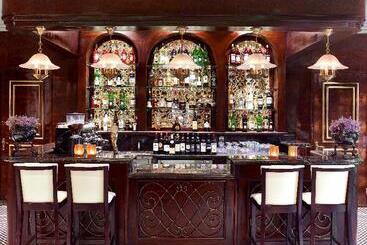 هتل The St. Regis Moscow Nikolskaya