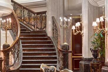 هتل The St. Regis Moscow Nikolskaya