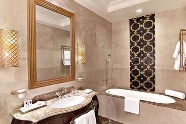 هتل The St. Regis Moscow Nikolskaya