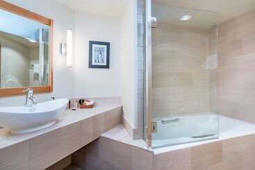 Ice House Suites And Condominiums