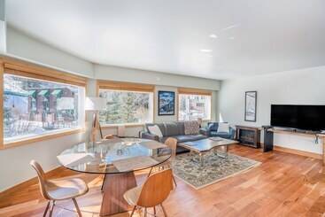 Ice House Suites And Condominiums