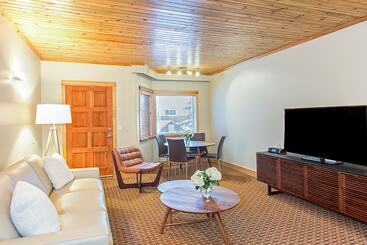 Ice House Suites And Condominiums