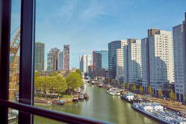 Mainport Hotel Rotterdam, A Hilton Affiliate