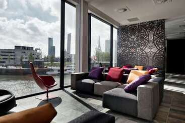 Mainport Hotel Rotterdam, A Hilton Affiliate