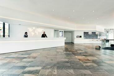 Mainport Hotel Rotterdam, A Hilton Affiliate