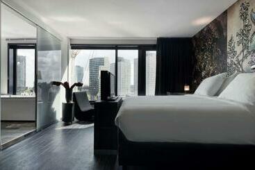 Mainport Hotel Rotterdam, A Hilton Affiliate